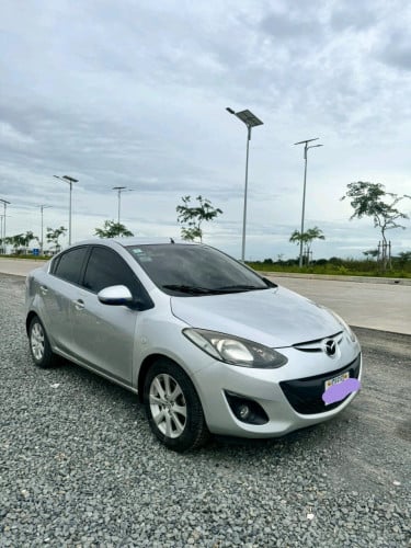 Mazda 2 ពណ៌ទឹកប្រាក់