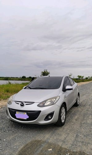 Mazda 2 ពណ៌ទឹកប្រាក់