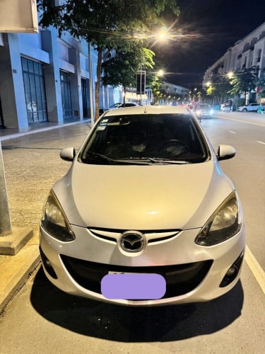 Mazda 2 ពណ៌ទឹកប្រាក់