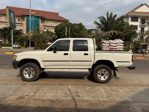 Toyota Hilux ឆ្នាំ1996 លេខដៃ Capitas ប៉ុង២ មេឡាន