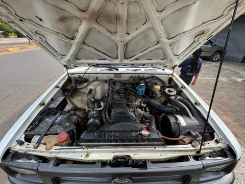 Toyota Hilux ឆ្នាំ1996 លេខដៃ Capitas ប៉ុង២ មេឡាន