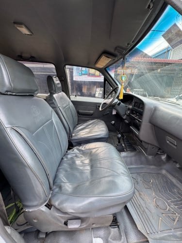 Toyota Hilux ឆ្នាំ1996 លេខដៃ Capitas ប៉ុង២ មេឡាន