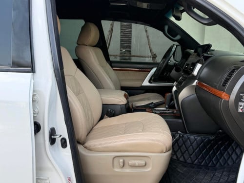 Toyota Land Cruiser 2008  VIP (V8 ប្រេីម៉ាស៊ូត​ )