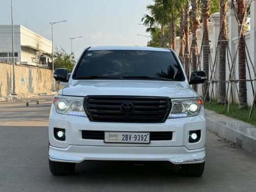 Toyota Land Cruiser 2008  VIP (V8 ប្រេីម៉ាស៊ូត​ )
