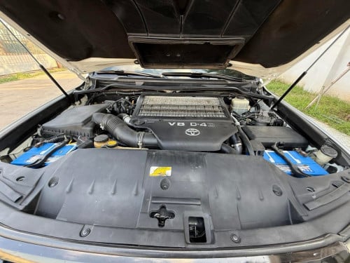Toyota Land Cruiser 2008  VIP (V8 ប្រេីម៉ាស៊ូត​ )