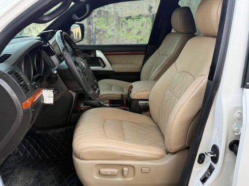 Toyota Land Cruiser 2008  VIP (V8 ប្រេីម៉ាស៊ូត​ )