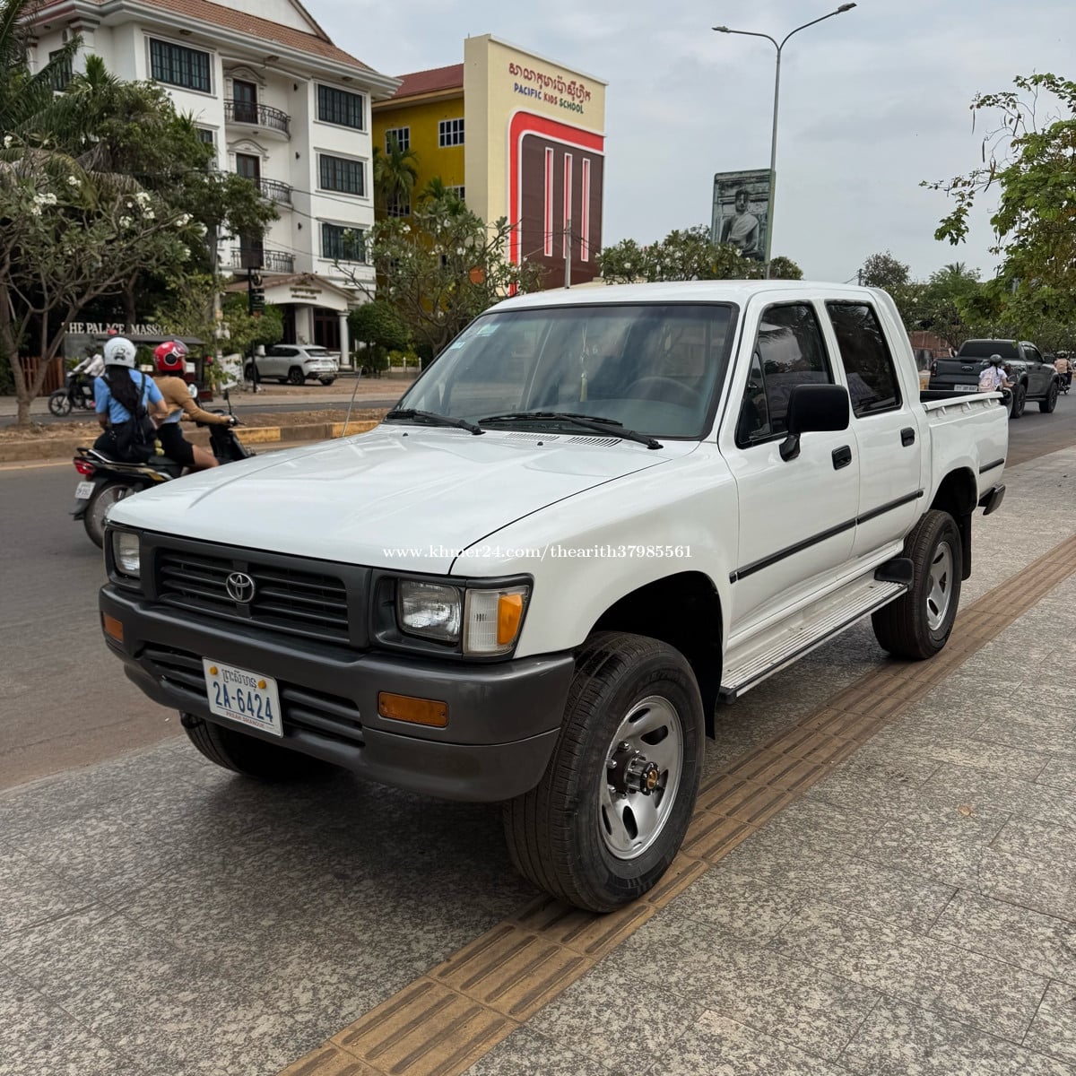 Toyota Hilux ឆ្នាំ1996 លេខដៃ Capitas ប៉ុង២ មេឡាន
