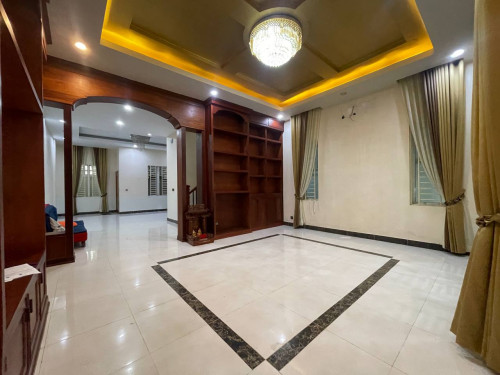 វីឡាភ្លោះលក់ទីតាំងជិតផ្សារព្រែកឯង ក្នុងបុរី សម្បតិ្ត មាន​ហេង