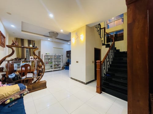 វីឡាភ្លោះជួលទីតាំងជិតផ្សារព្រែកឯង