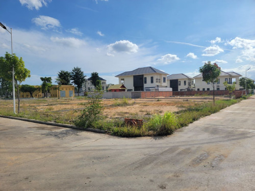 ដីកែងលក់ ផ្លូវធំ (ខ្នាតវីឡា) ធូរថ្លៃជាងគេ