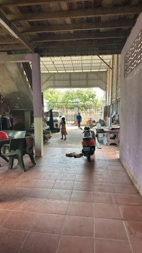 ផ្ទះលក់​ បីខ្នង​  បែប​ ខ្មែ​  លេីឈឺ​  ក្រោមថ្ម  ផ្លង់រឹង​
