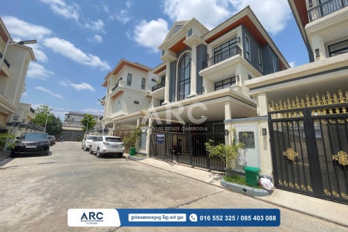 វីឡាភ្លោះលក់បុរីអាម៉ូរីសែនសុខ Borey Amory Sen Sok, near AEON2