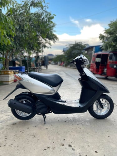 នាងខ្ញុំចង់លក់ Honda dio កម្លាំង 50cc ក្រដាស់ពន្ធ ម៉ូតូជប៉ុន
