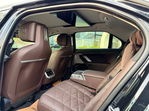 BMW735Li