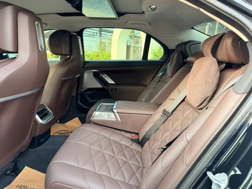 BMW735Li