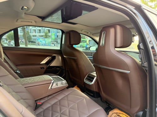 BMW735Li