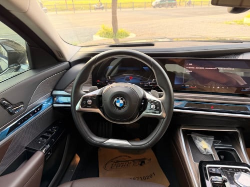 BMW735Li