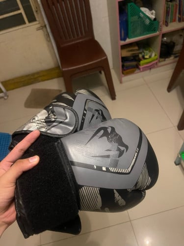 Boxes glove ( second hand)