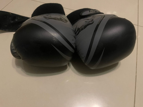 Boxes glove ( second hand)