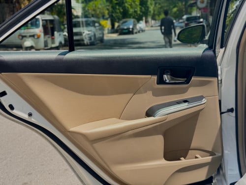 Camry XLE hybrid 2012 Full option ក្នុងលឿង