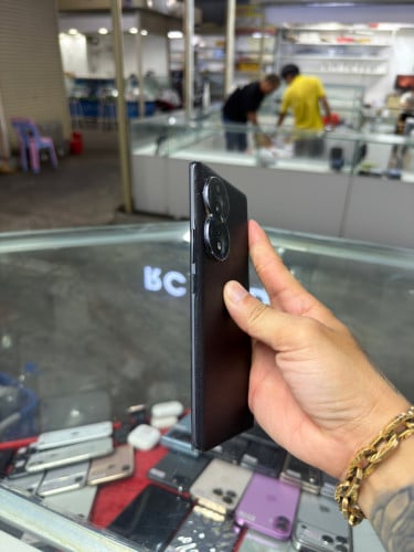 Honor 80 Black CH , ជាប់ID ប្រើបាន Sim2 , Ram12GB HD512GB Phone Condition 90% ,បែកខ្នងក្រោយ