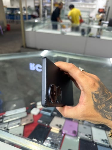 Honor 80 Black CH , ជាប់ID ប្រើបាន Sim2 , Ram12GB HD512GB Phone Condition 90% ,បែកខ្នងក្រោយ