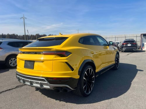 LAMBORGHINI URUS 2019