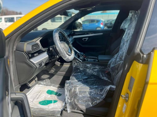 LAMBORGHINI URUS 2019