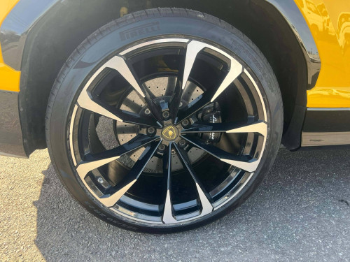 LAMBORGHINI URUS 2019