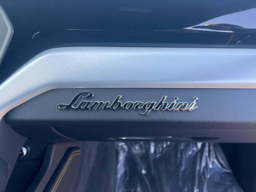 LAMBORGHINI URUS 2019