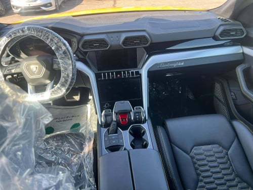 LAMBORGHINI URUS 2019