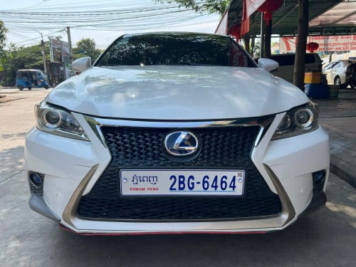 Lexus CT200H ឆ្នាំ012