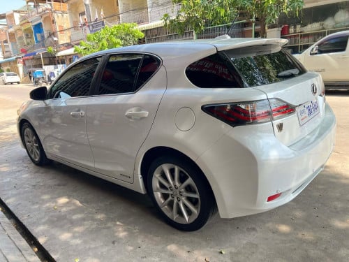 Lexus CT200H ឆ្នាំ012