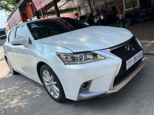 Lexus CT200H ឆ្នាំ012