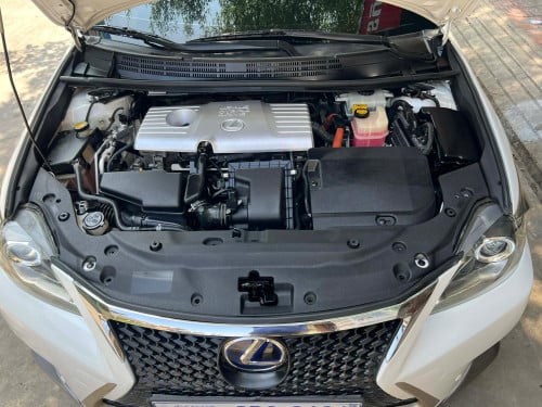 Lexus CT200H ឆ្នាំ012