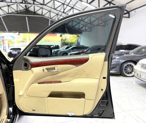 LEXUS LS460L 2007 ឡានម្ចាស់ដើមទិញខ្លាញ់គោ
