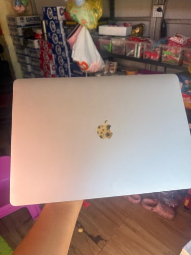 MacBook Pro 2019 16inch tac bar  ក៍វ៉ៃដូរ1pid M2 M3