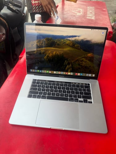 MacBook Pro 2019 16inch tac bar  ក៍វ៉ៃដូរ1pid M2 M3