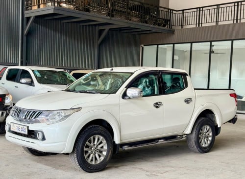 Mitsubishi triton 2016 Full