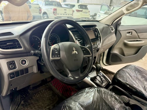 Mitsubishi triton 2016 Full