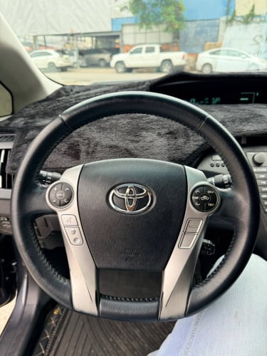 Prius 2012 Option 5 Plugin Advance សុីនមួយជុំ