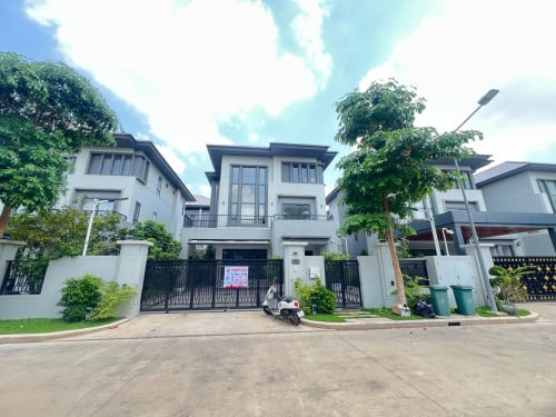 Queen for rent at Chipmong Grand