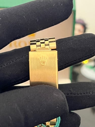 Rolex Luxury Gold Watch – Green Dial 💚✨