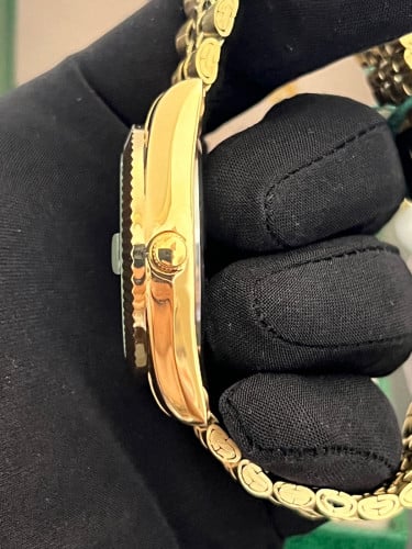 Rolex Luxury Gold Watch – Green Dial 💚✨