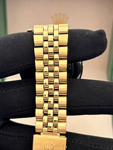 Rolex Luxury Gold Watch – Green Dial 💚✨