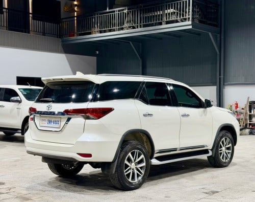 Toyota Fortuner 2017 Full