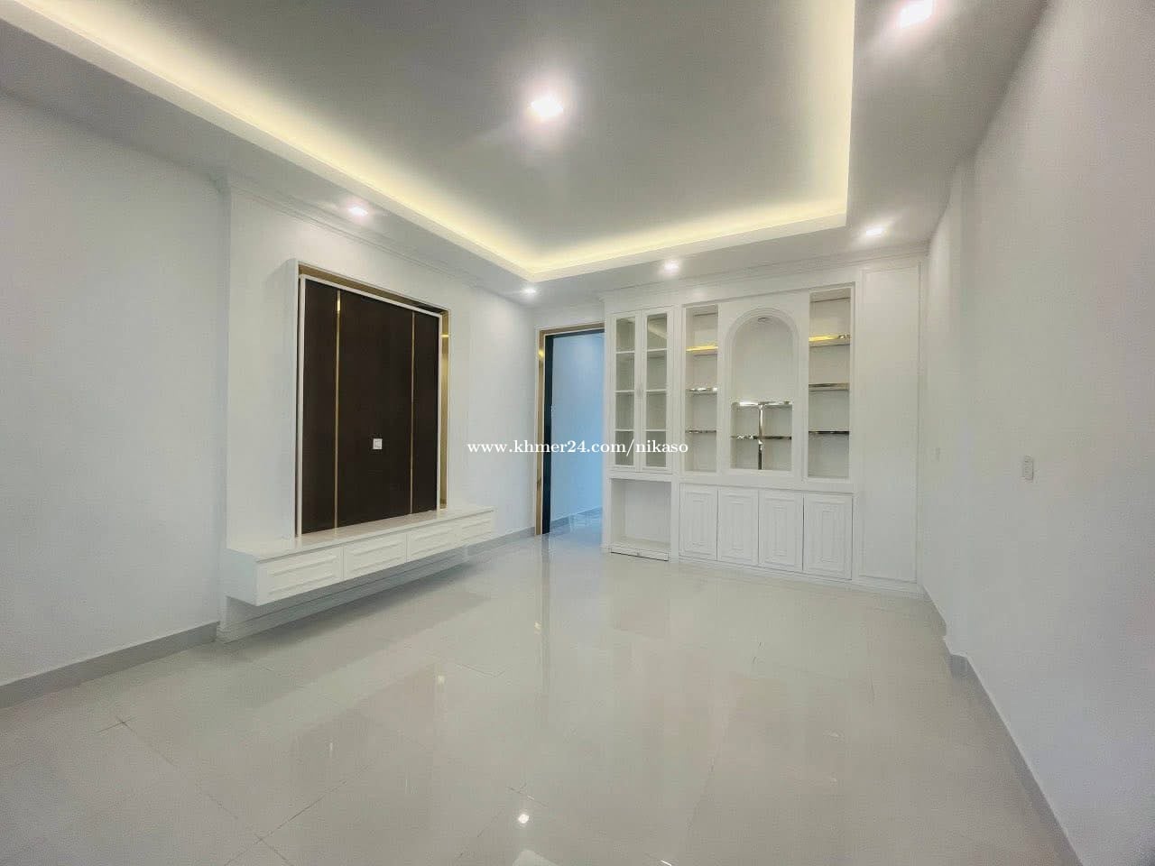 ផ្ទះលក់នៅមរកតសែនសុខ 2ជាន់ បន្ទប់គេង4 បន្ទប់ទឹក5