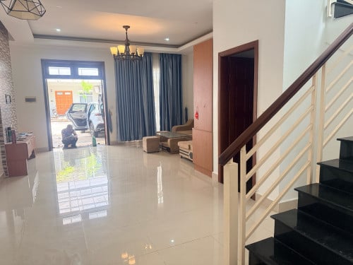 ផ្ទះវីឡាកូនកាត់លក់បន្ទាន់ខ្លាំង