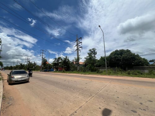 ដីសម្រាប់លក់ ផ្លូវក្រវ៉ាត់ក្រុង ខេត្តសៀមរាម ផ្លូវធំ