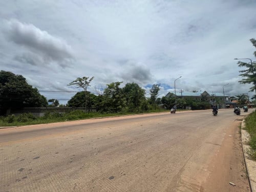 ដីសម្រាប់លក់ ផ្លូវក្រវ៉ាត់ក្រុង ខេត្តសៀមរាម ផ្លូវធំ